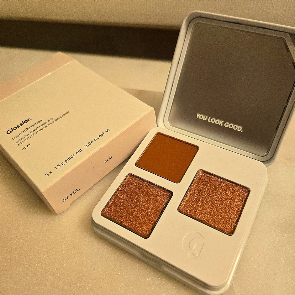 Glossier Monochromes Essential Eyeshadow Trio Palette CLAY - NEW IN BOX